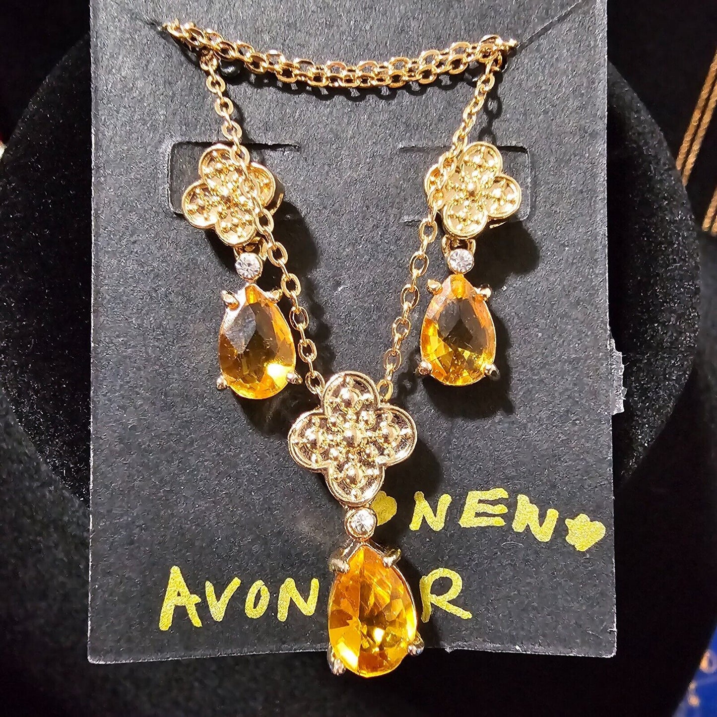 AVON Amber Teardrop Pendant Necklace Gift Set