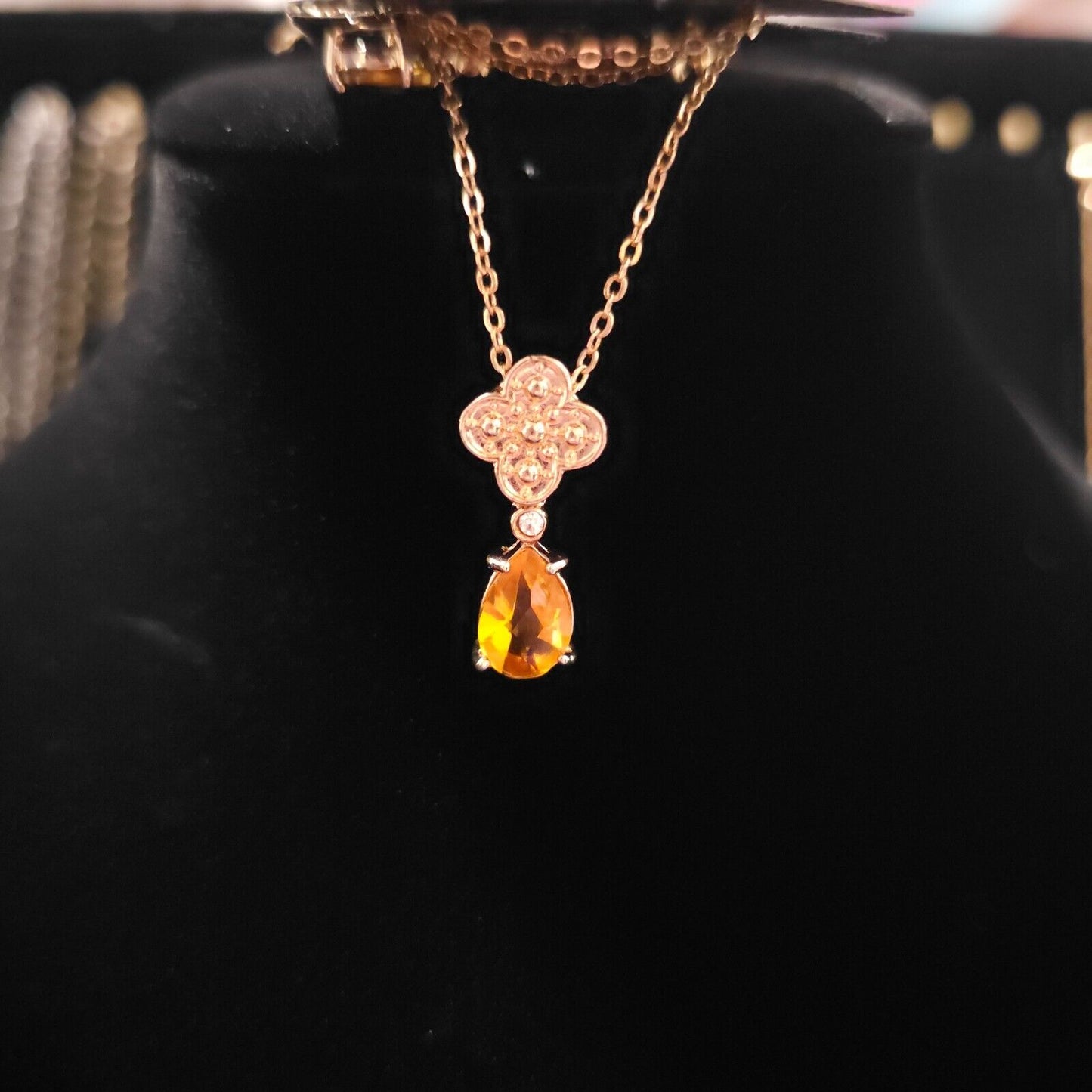 AVON Amber Teardrop Pendant Necklace Gift Set