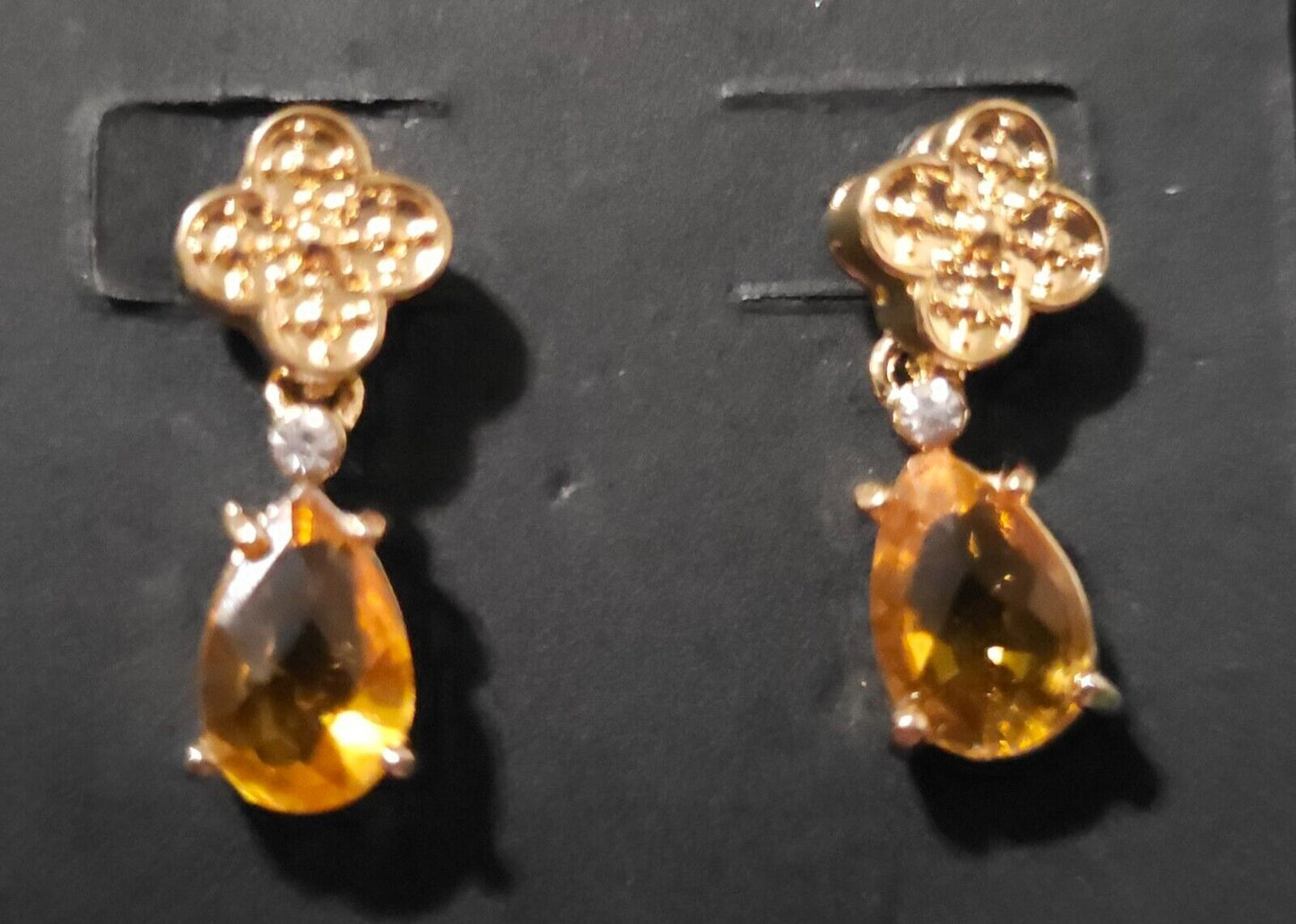 AVON Amber Teardrop Pendant Necklace Gift Set